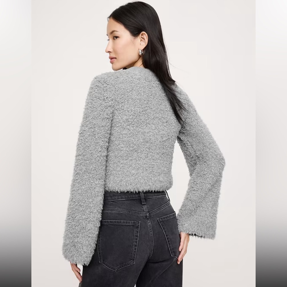 NWT Banana Republic CURLY MERINO-BLEND CARDIGAN
Cropped Women's Cardigan